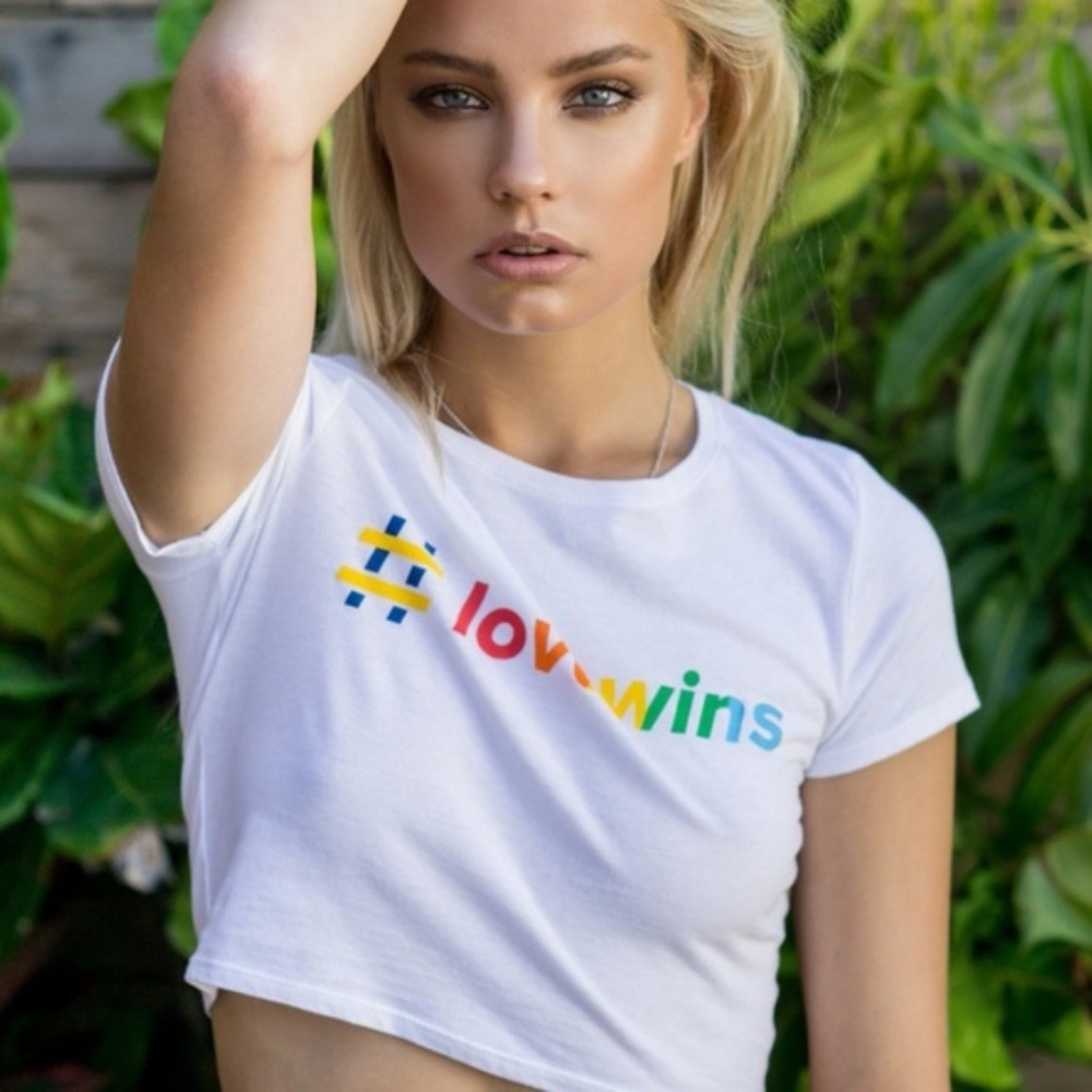 TOP # lovewins CROP TOP - Picture 3 of 4